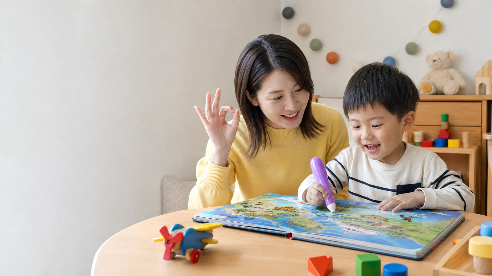 What Is the Best Bilingual Reading Pen Book Set for a Child Who Loves Interactive Toys?
