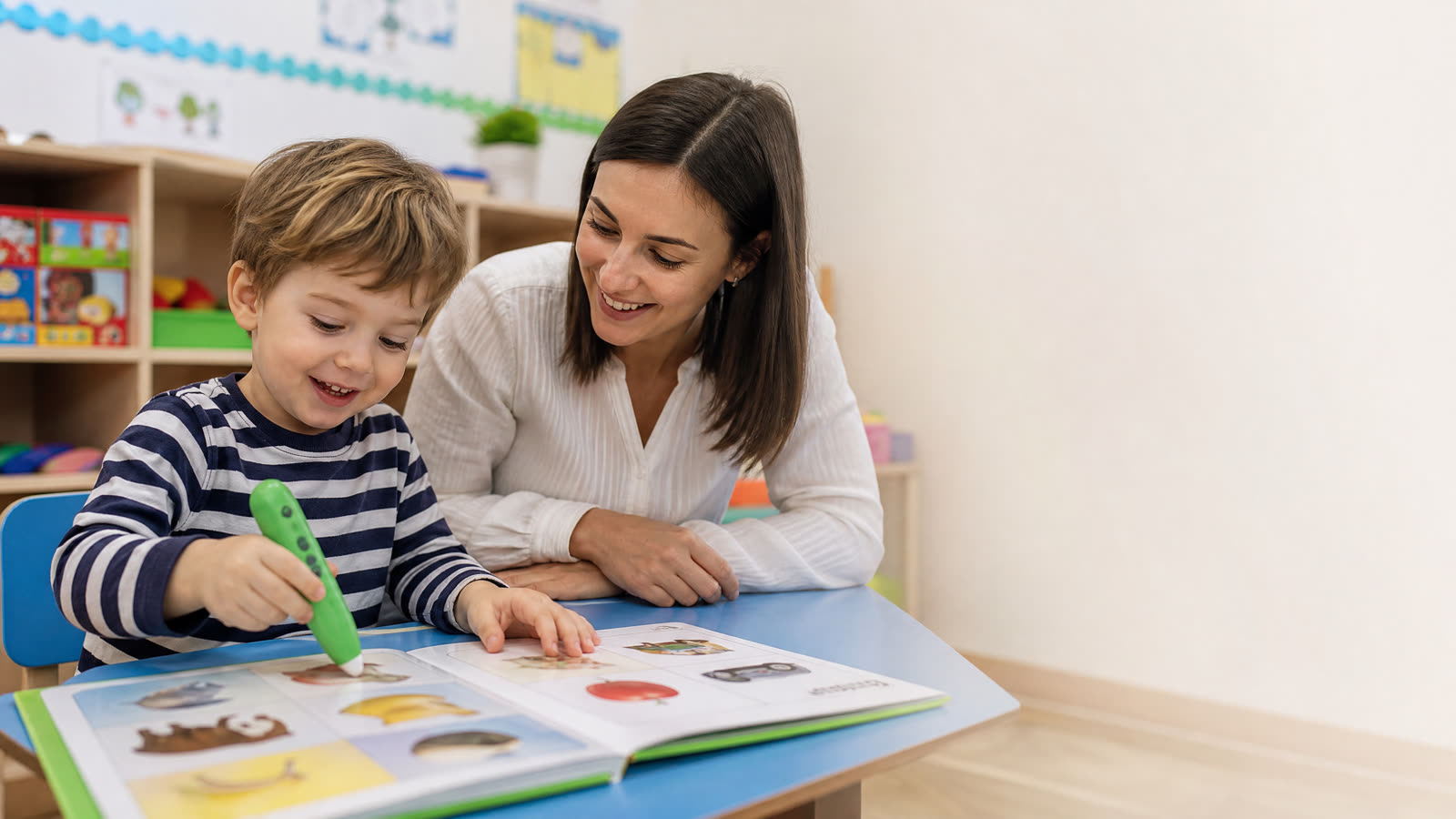 What Is the Best Interactive Phonics Book Set with Pen for a 3-Year-Old Preschooler?