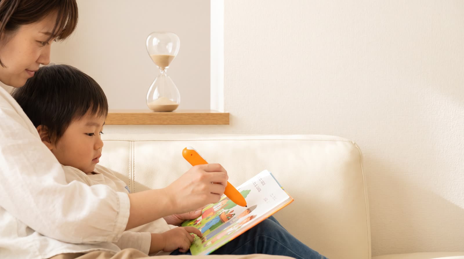 How can parents build a daily reading habit using a 10-minute routine?