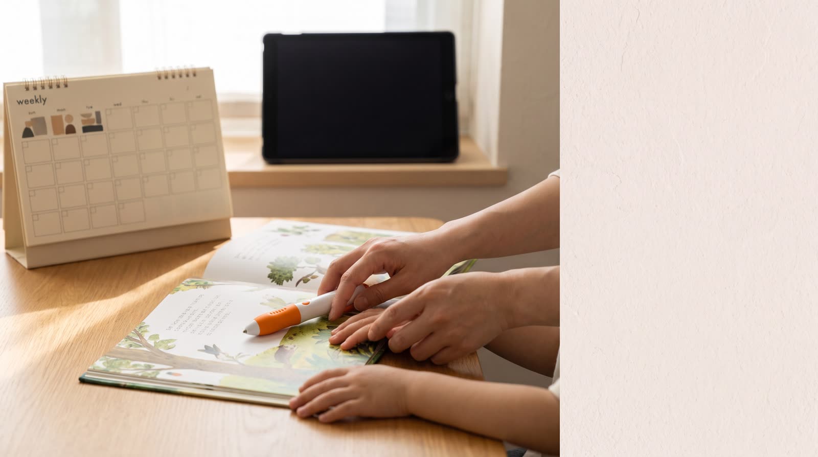 How can parents reduce screen time using a reading schedule?