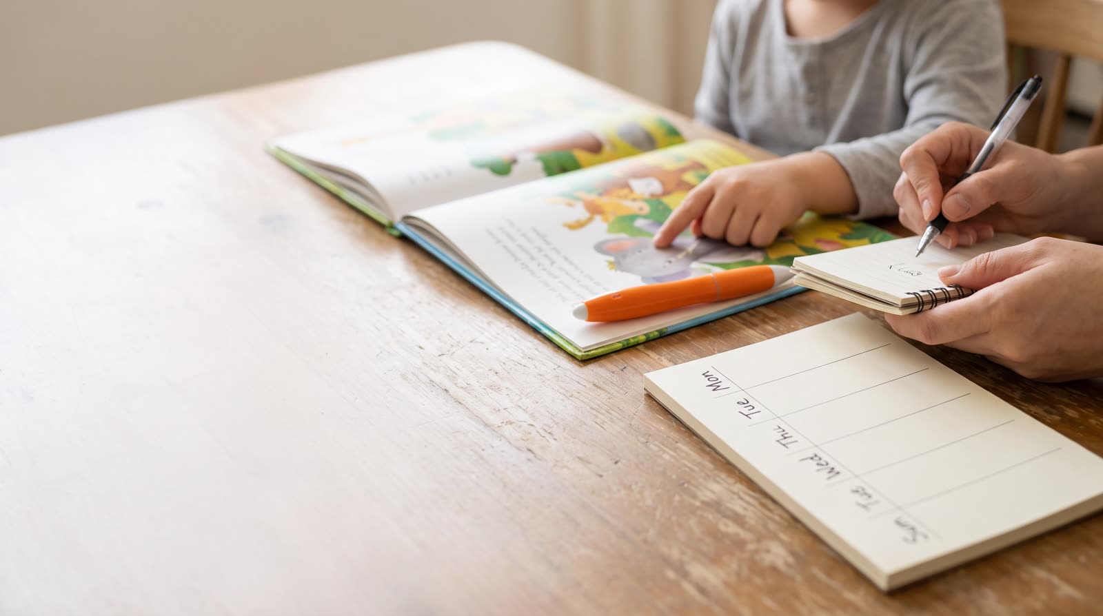 How can parents track a child's vocabulary progress using a reading schedule?