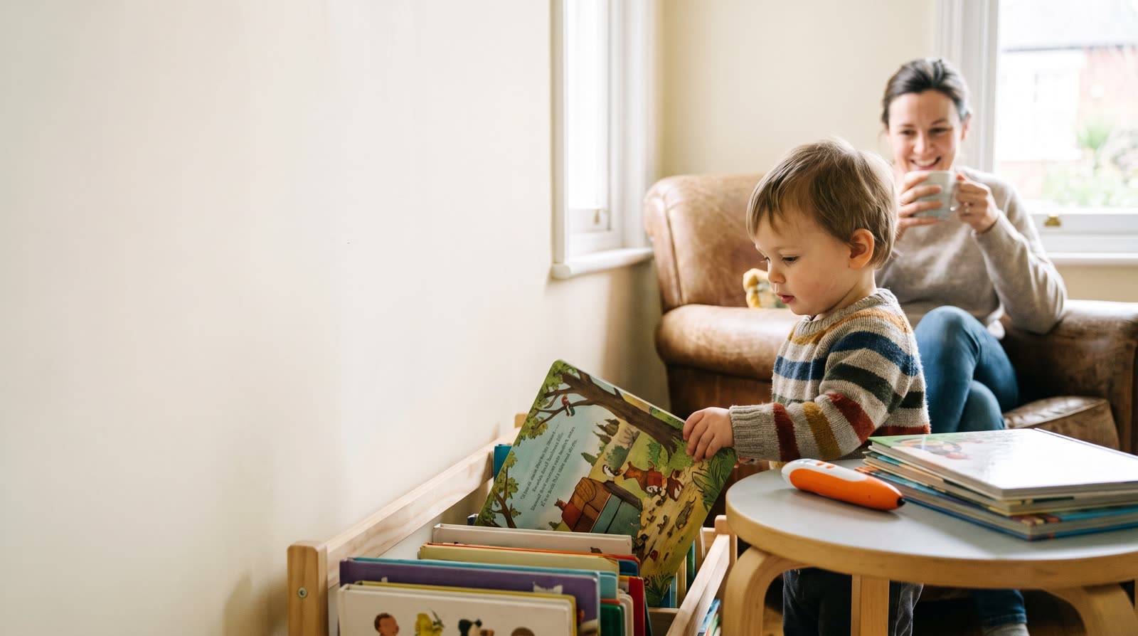 How do I choose new talking picture books about storytelling and creative thinking to encourage independent exploration?